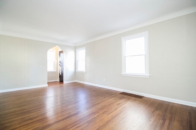 Photo - 4353 Lyman Ave