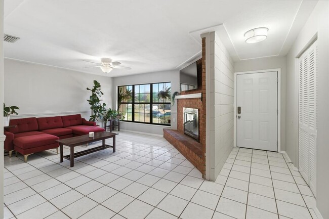 Photo - 1411 Crest Dr