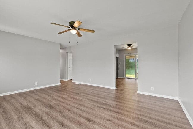 Photo - 610 Greenbriar Dr