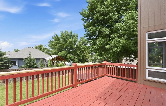 Photo - 18602 Leavenworth St