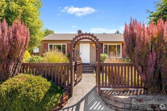 Building Photo - 8406 9th Ave SW Rental