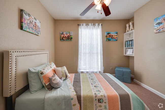 2BR, 1BA - 846SF