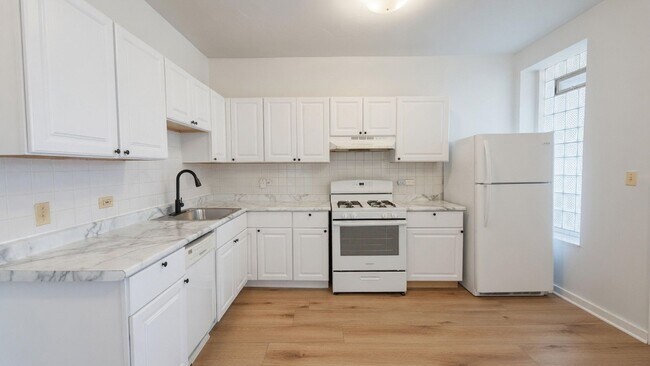 Building Photo - 1441 W North Shore Ave Unit 1441 W Northshore Ave