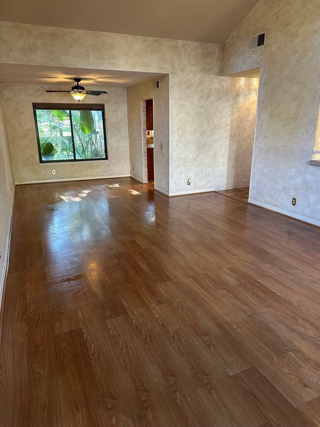 Living room and dining room - 1101 Heatherview Dr
