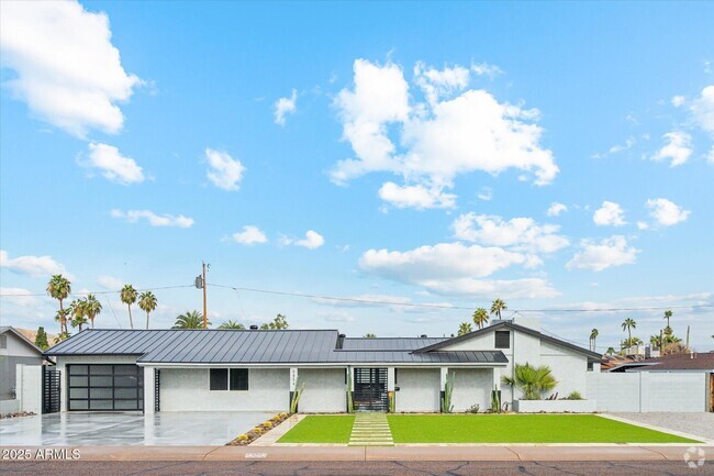 Building Photo - 9854 N 29th St Rental