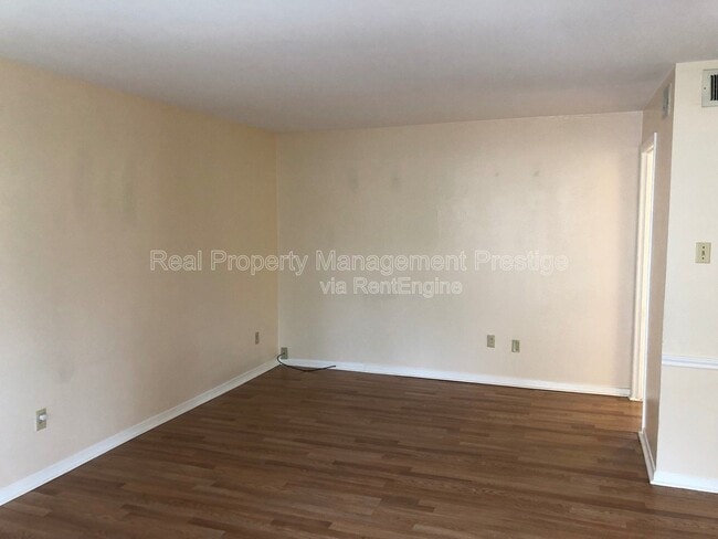 Photo - 1520 Yale St Unit 17