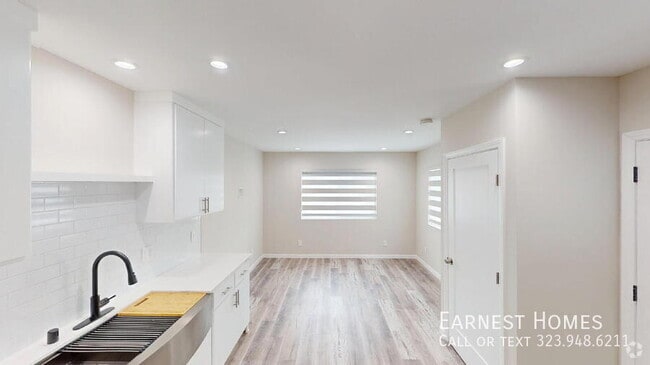 Building Photo - 2811 W 46th St Rental