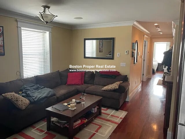 Building Photo - 632 E Broadway Unit 4