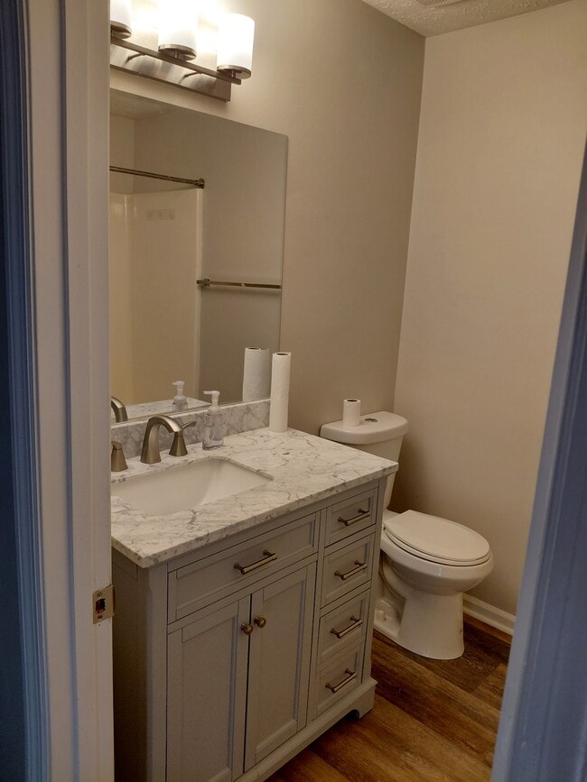 Building Photo - 111 Cash Ln