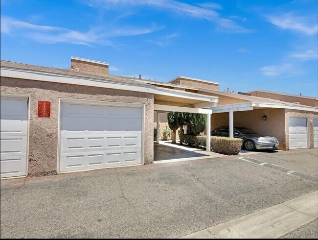 Photo - 4 Bedroom Townhouse for rent in Central Te...