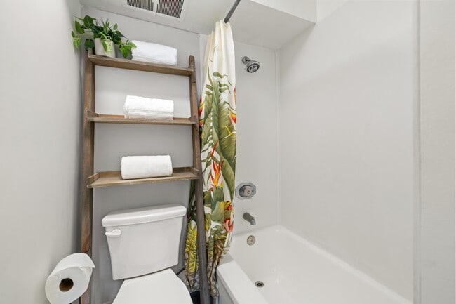 Photo - 2421 Tusitala St