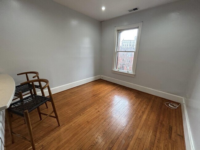 Photo - 1326 Vermont Ave NW