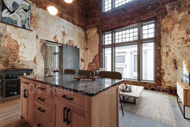 Building Photo - 124 Monroe Ave Unit #202