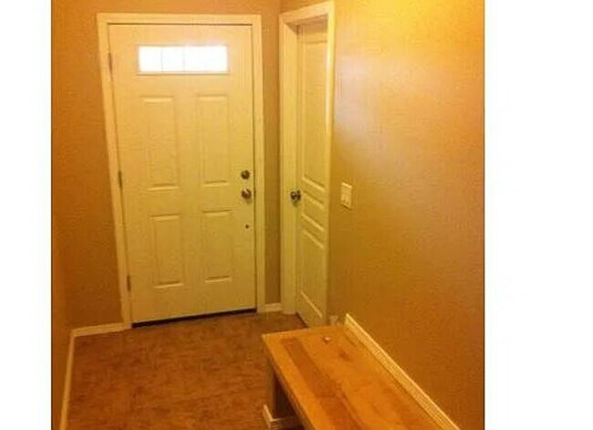 Photo - Beautiful townhome with 3 levels in South ...