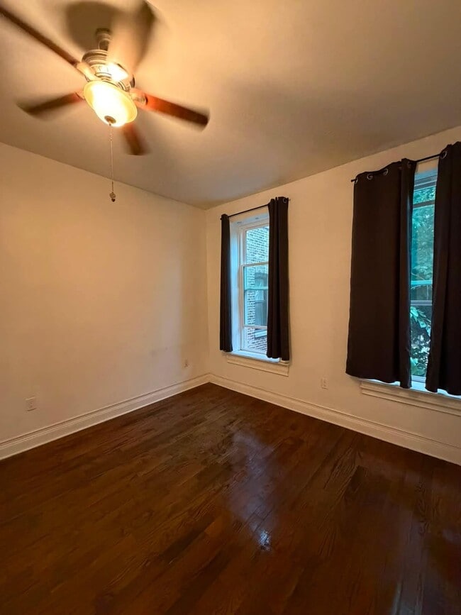 living room - 2351 S Whipple St Unit Apartment