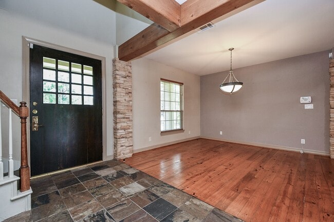 Photo - 1240 Bingle Rd