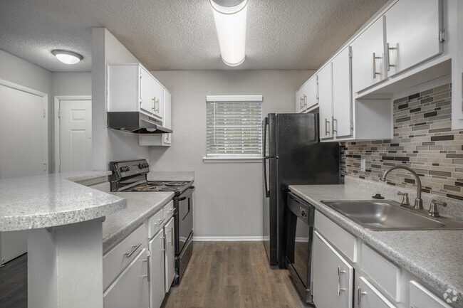 1BR, 1BA - 650SF - Kitchen