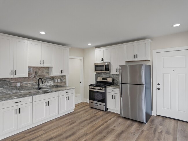 Building Photo - 3041 Holbrook St Unit 3041 Holbrook