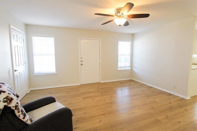 Photo - 6907 Stonleigh Pl