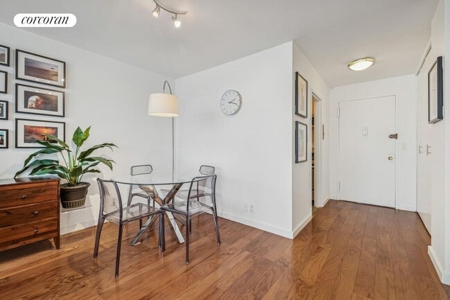 Photo - 200 E 58th St