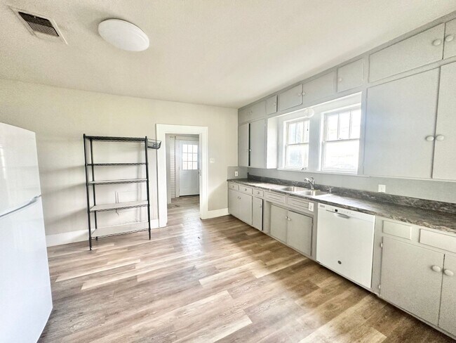 Photo - 2613 N Elm St Unit A