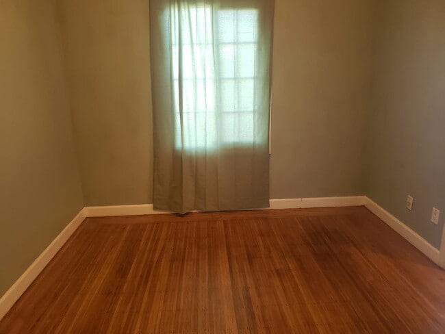 mainroom - 450 39th St Unit 1