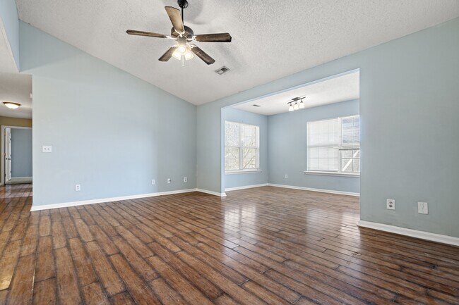 Photo - 527 3rd Loop Rd