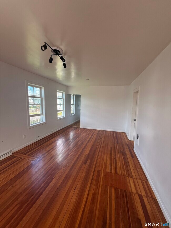 Building Photo - 610 Hawley Ave