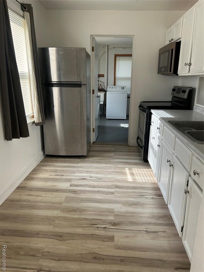Building Photo - 20244 Westover Ave Rental