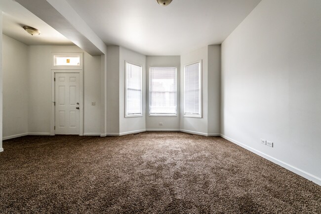 Living Room - 1008 N Menard Ave