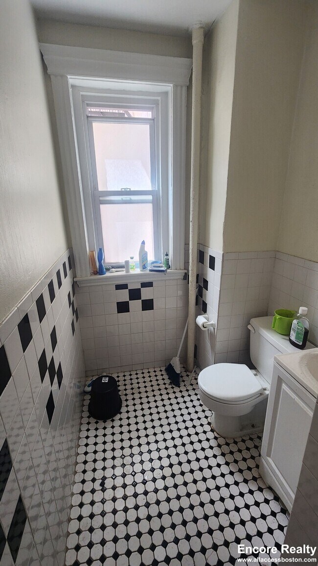 Photo - 364 Riverway Unidad 16