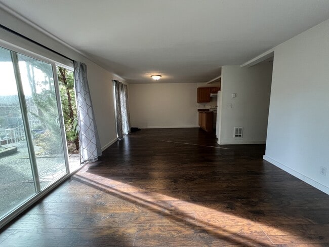 Building Photo - 1425 S Puget Dr