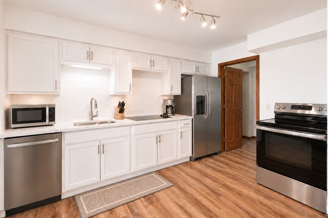 2239 Seaver Ln