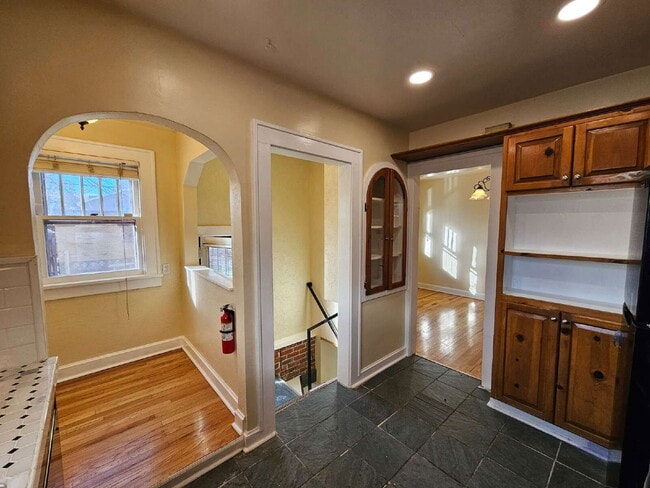 Photo - 1401 Roslyn St