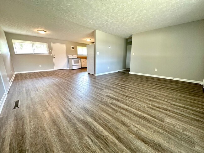 Photo - 400 Henrich Dr