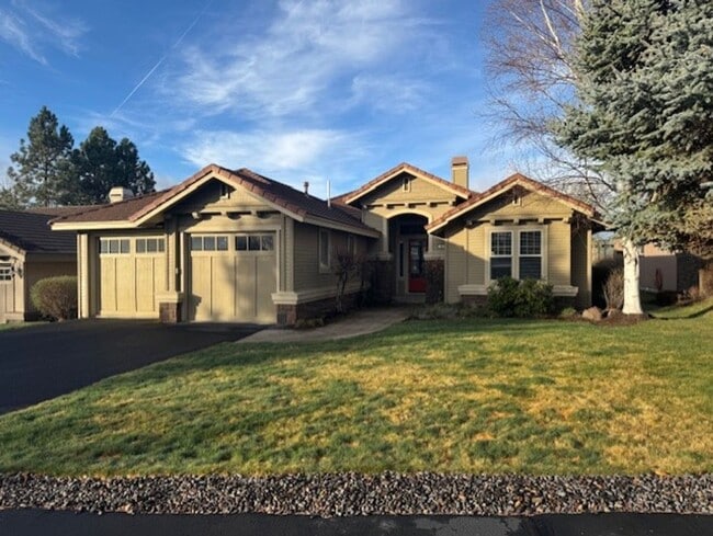 Building Photo - Broken Top Gated Community