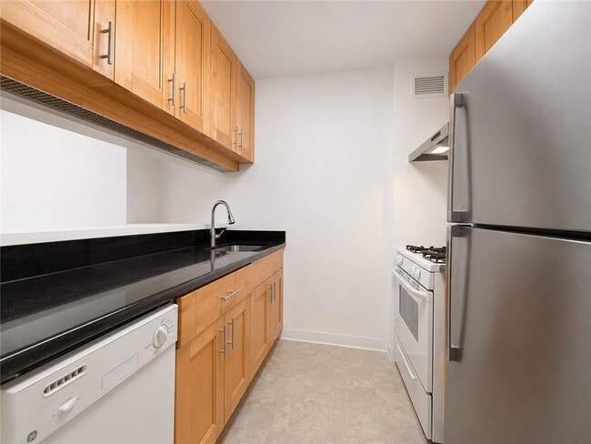 Photo - 376 Broadway Unidad 24D