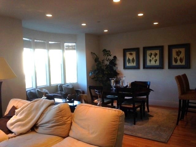 Dining Room - 2131 Greenwich St Unit 2131