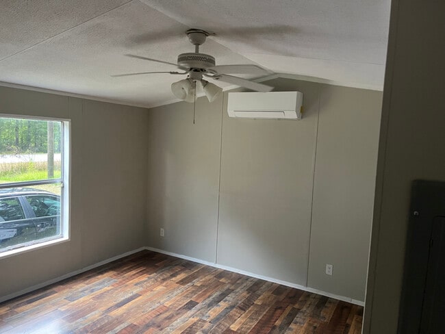 Photo - 1922 Churchill Rd