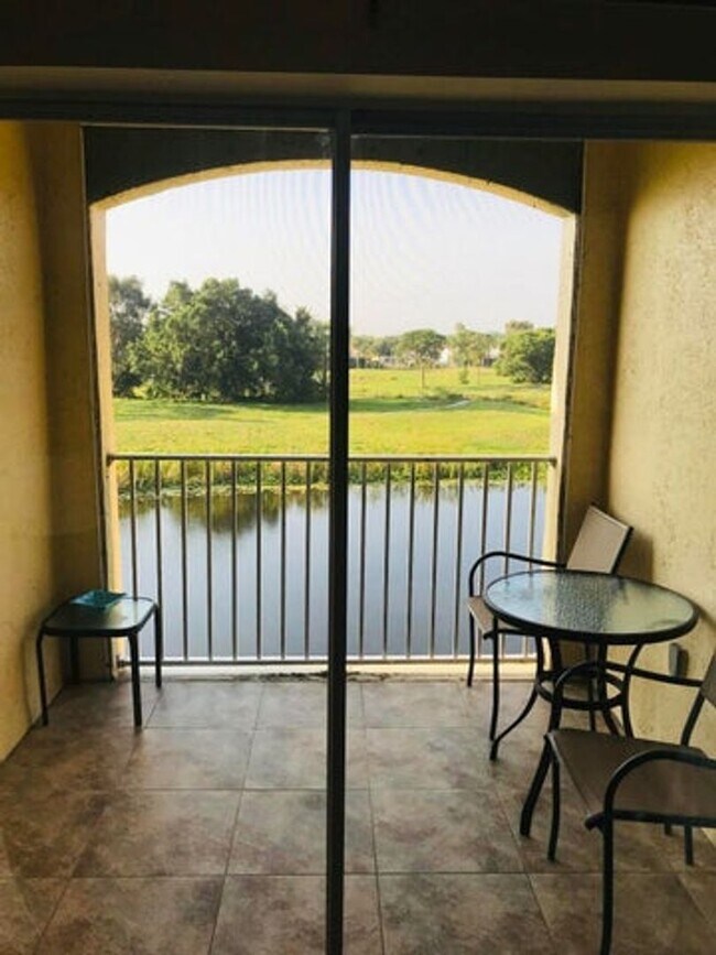 Photo - 2100 Greenview Shores Blvd