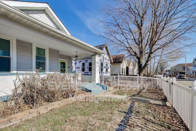 Photo - 1140 Hoyt Ave