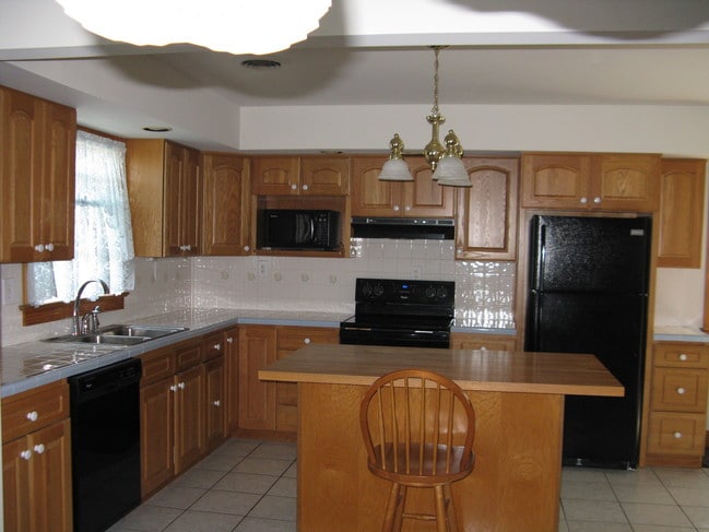 Kitchen - 200 7th St Unit #200