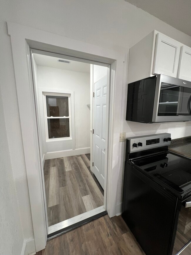 Mud Room - 5206 King Hill Ave Unit Apartment C