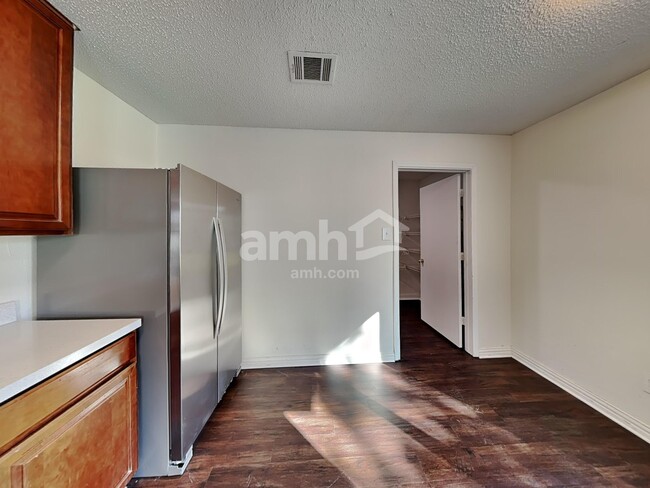 Photo - 945 Canary Dr