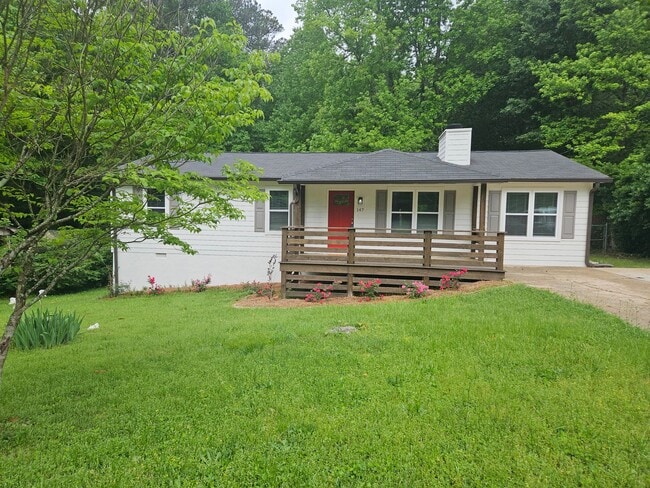 Building Photo - Renovated Ranch w/ Garage & Fenced Yard Rental