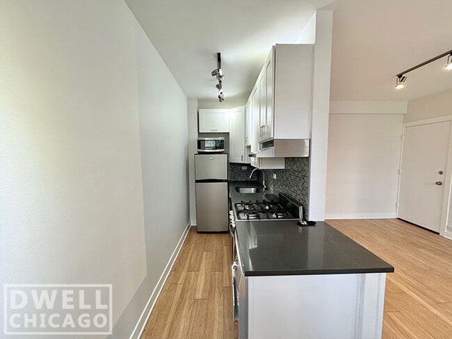 Photo - 515 W Belmont Ave Unit 1