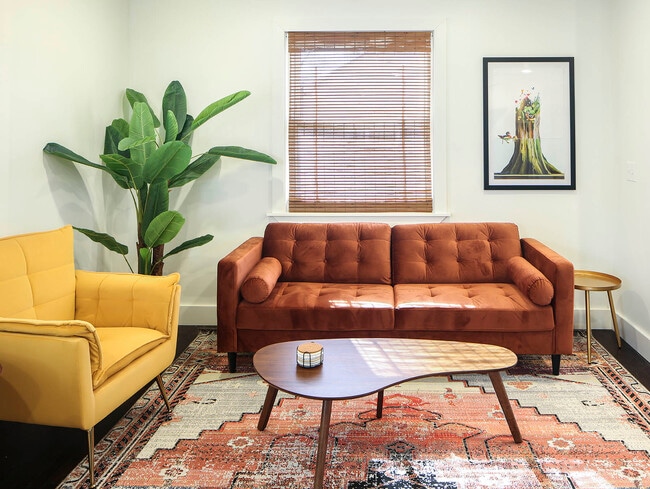 Photo - 1104 Matthews Pl