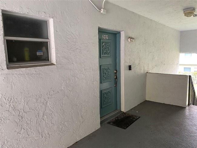 Building Photo - 8400 W Sample Rd Unit 202