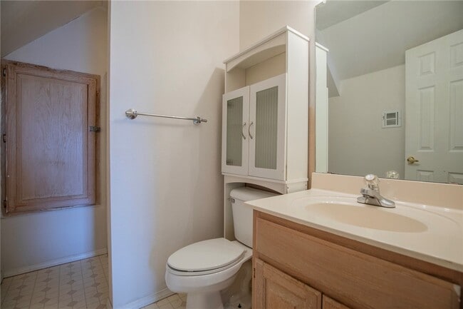 Building Photo - 115 NW Orchard Way