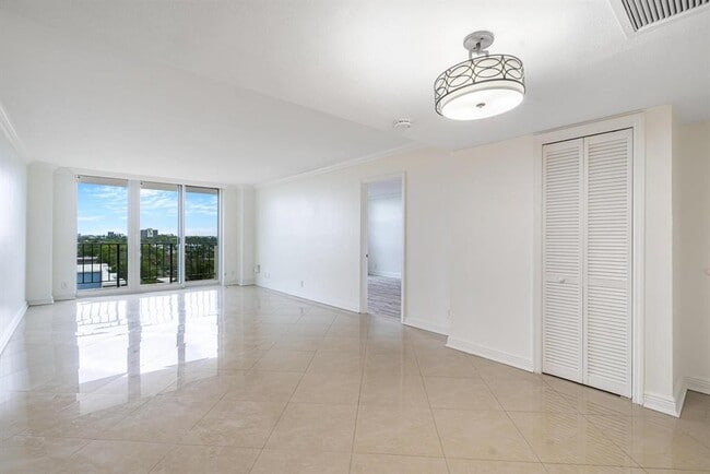 Building Photo - 1900 S Ocean Blvd Unit 7n Rental